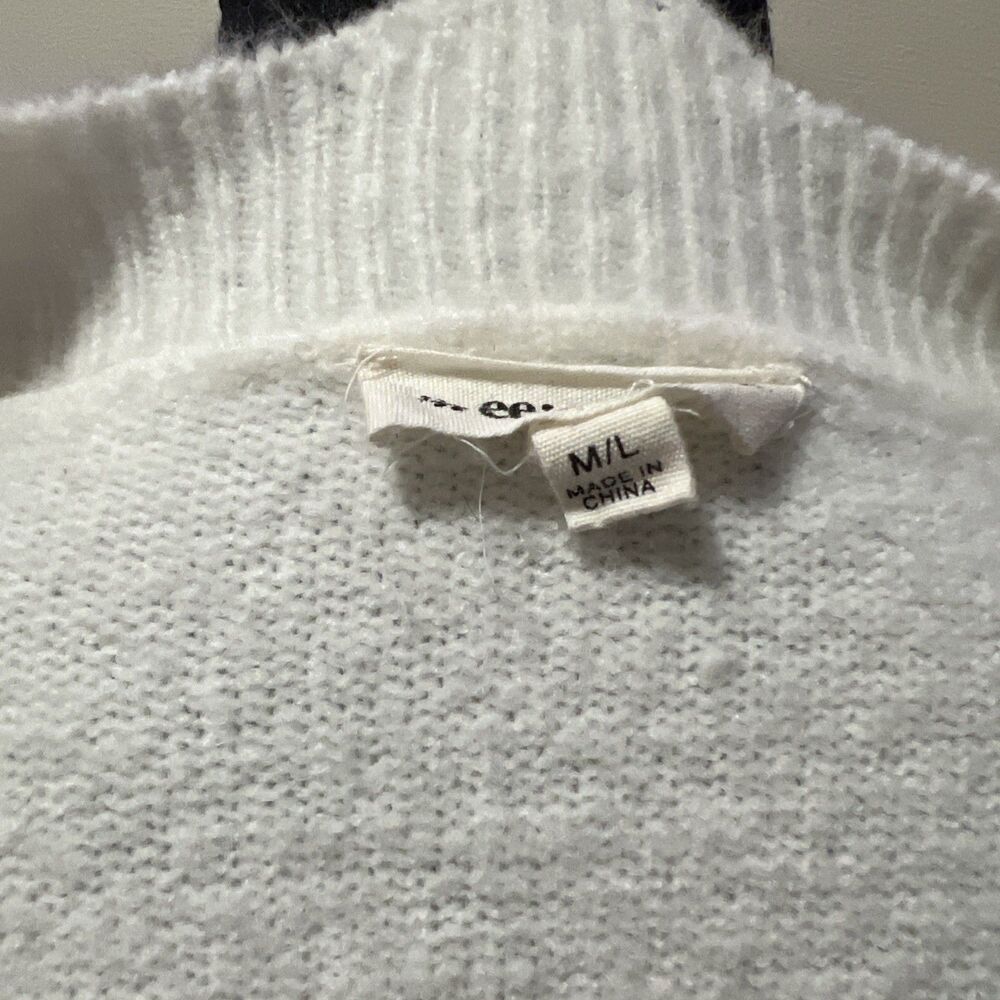 ee: some women's scallop edge sweater in white, size m/l, dainty softgirl - Picture 6 of 8